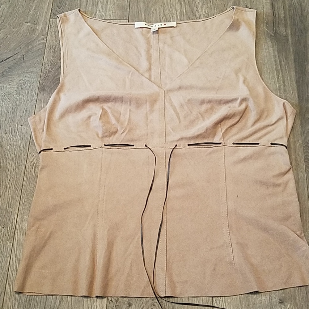 Fitted sued tank top